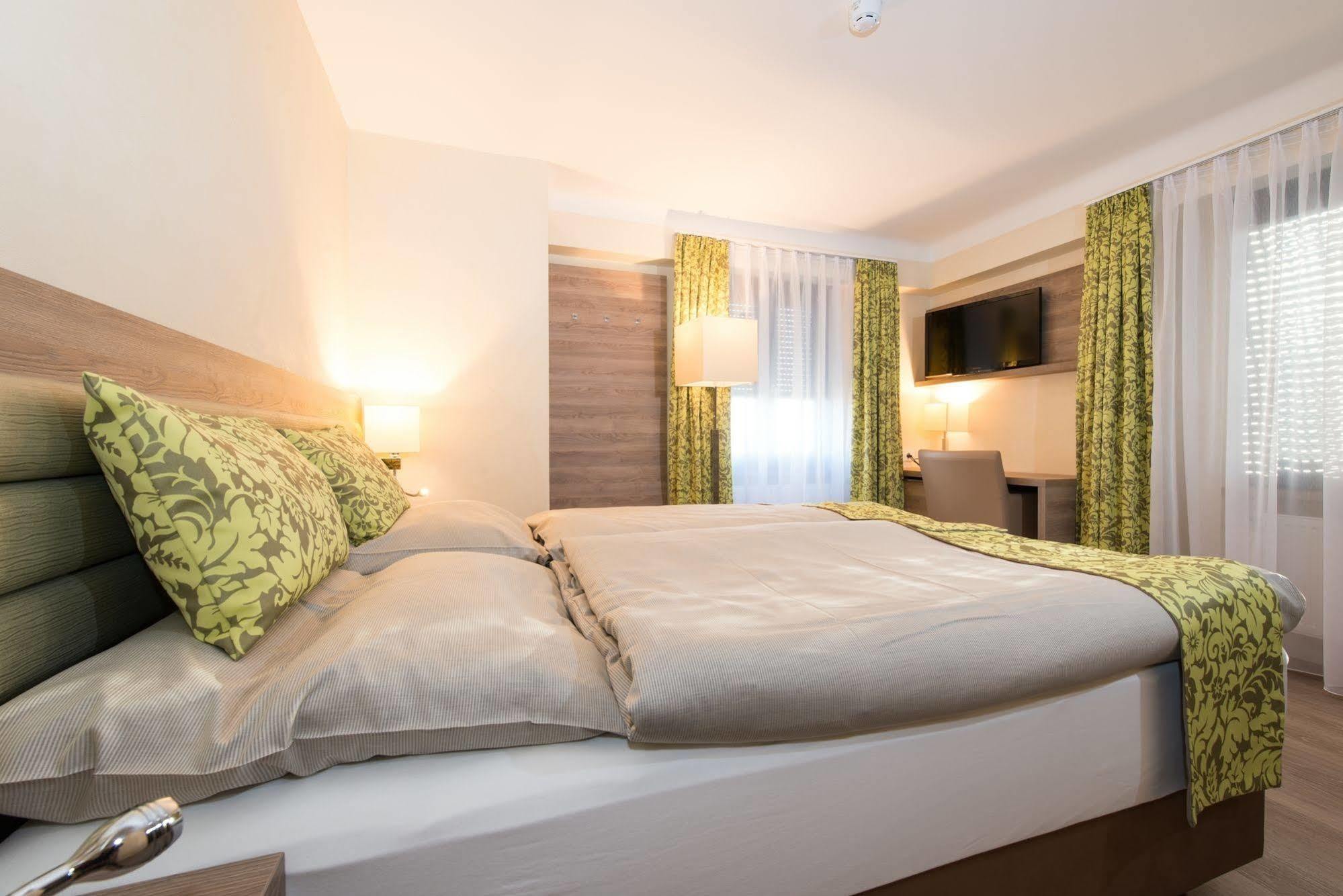 Hotel Saint Fiacre Bourscheid Exterior photo
