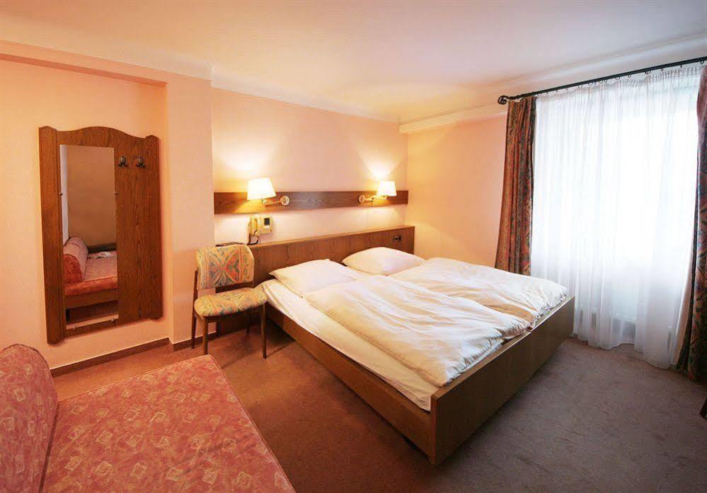 Hotel Saint Fiacre Bourscheid Exterior photo